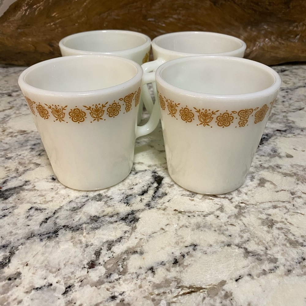 Pyrex Butterfly Gold mugs - Picture 3 of 3